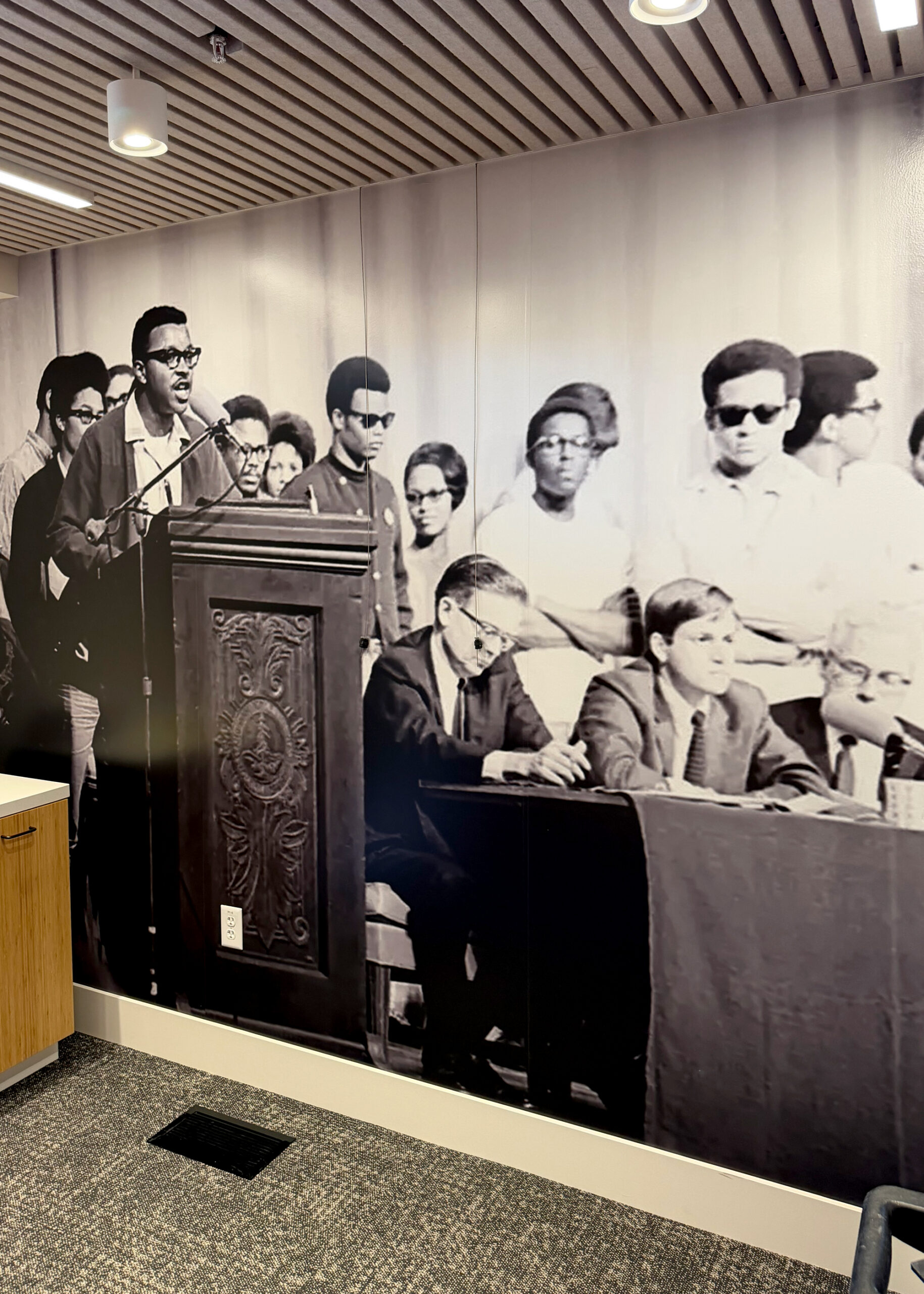 Large-scale wall graphics produced with precision and attention to detail.